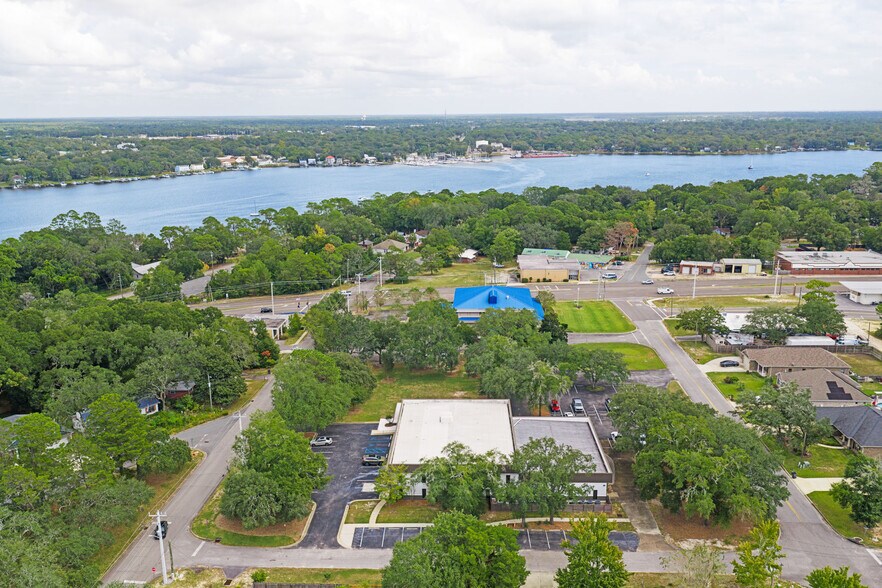 More Photos Of 313-315 Edge Ave, Valparaiso Office For Sale