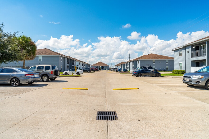 More Photos Of 5929 Wooldridge Rd, Corpus Christi Apartments For Sale