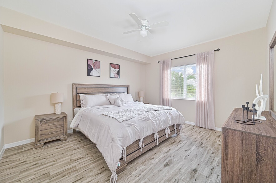 More Photos Of 10000-10030 Maddox Ln, Bonita Springs Apartments For Sale