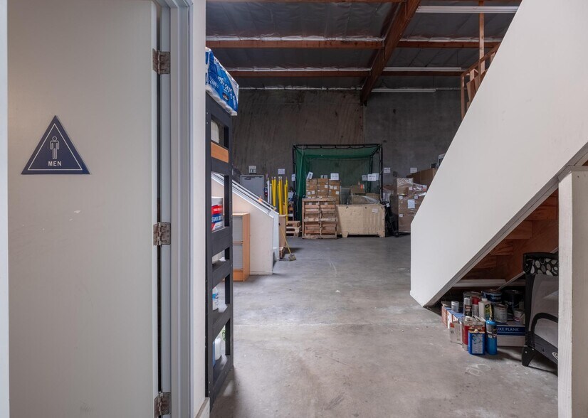 More Photos Of 22809 Lockness Ave, Torrance Warehouse For Sale