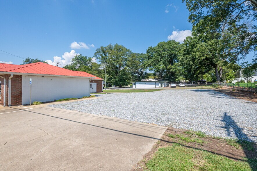 More Photos Of 2303 E Main St, Lincolnton Office For Sale