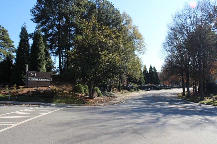 More Photos Of 120 Interstate N Pky E SE, Atlanta Light Distribution For Lease