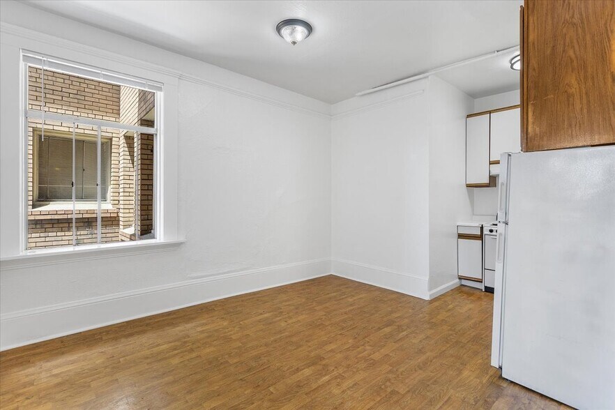 More Photos Of 498 25th St, Oakland Apartments For Sale