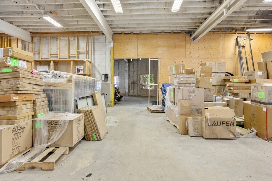 More Photos Of 255-257 Ste-anne Ave, Ottawa Warehouse For Lease