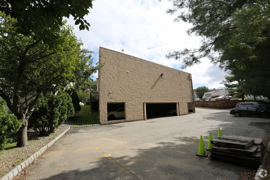 More Photos Of 2405 Hamburg Tpke, Wayne Storefront Retail Office For Lease