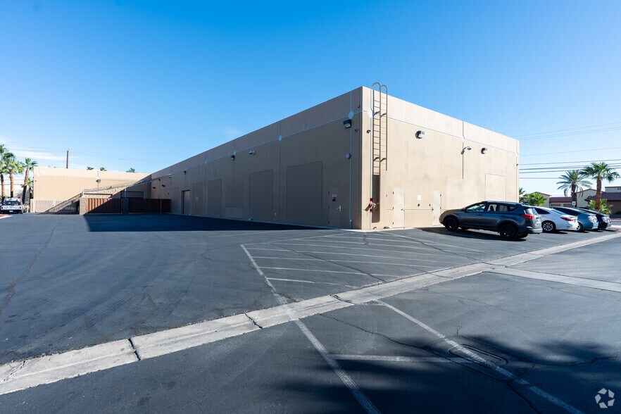 More Photos Of 5321 Cameron St, Las Vegas General Retail For Lease