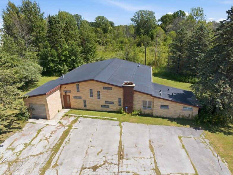 More Photos Of 1801 Johnston Dr, Manitowoc Warehouse For Sale