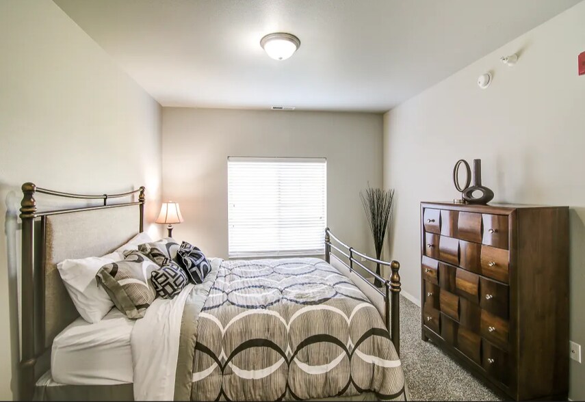 More Photos Of 1220-1250 27th Ave NW, Minot Apartments For Sale