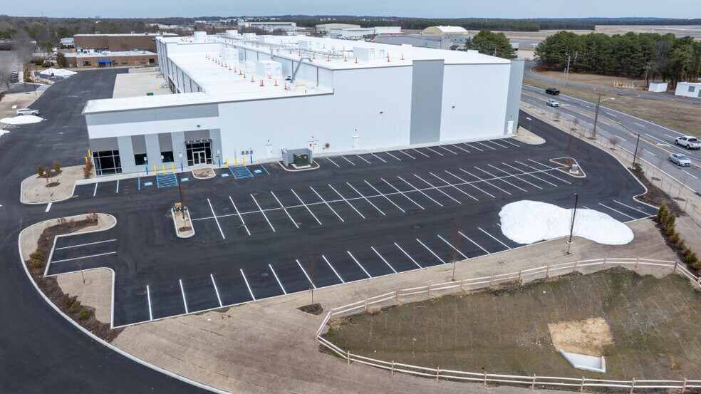 More Photos Of 2100 Smithtown Ave, Ronkonkoma Refrigeration Cold Storage For Lease