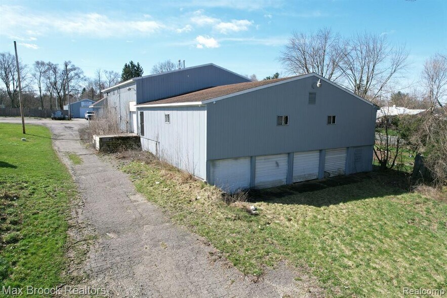 More Photos Of 110 Creekview Dr, Battle Creek General Retail For Sale