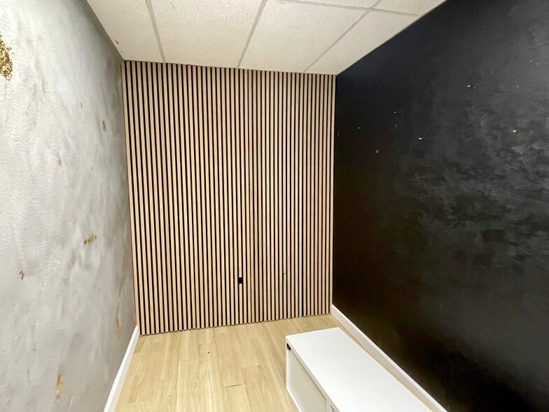 More Photos Of 2119 W Brandon Blvd, Brandon Storefront Retail Office For Lease