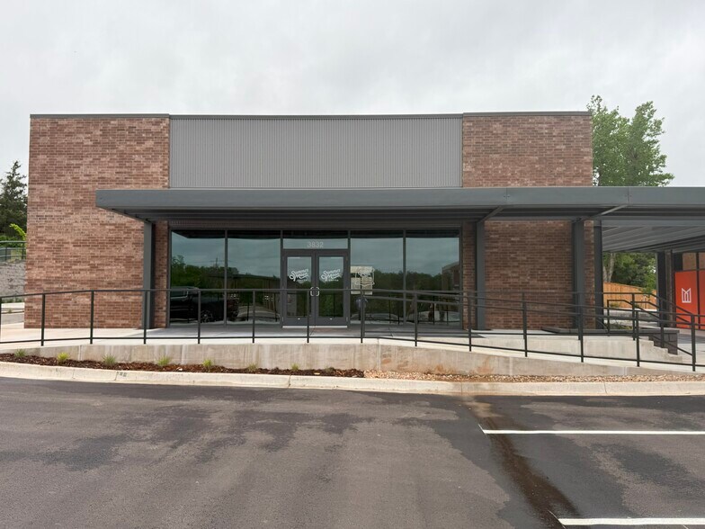 More Photos Of 3800 E 15th St, Edmond General Retail For Lease