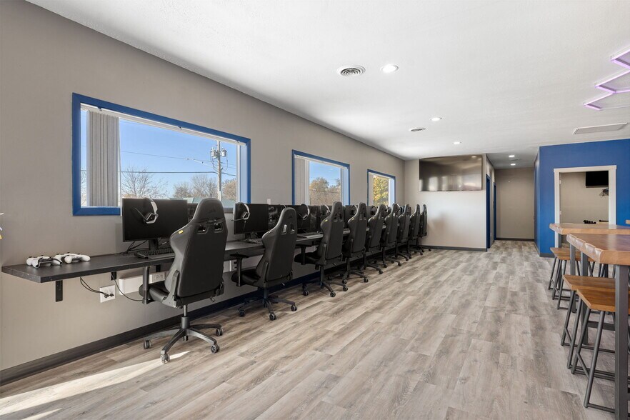 More Photos Of 303 NE Mineral Spring Rd, Owatonna General Retail For Sale