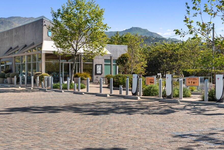 More Photos Of 23401 Civic Center Way, Malibu Restaurant For Lease