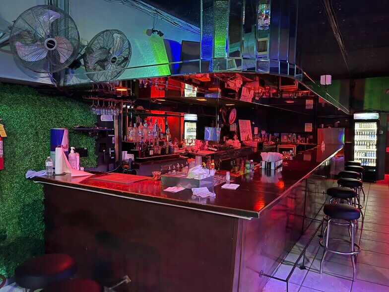 More Photos Of 4834 Montana Ave, El Paso Bar For Sale