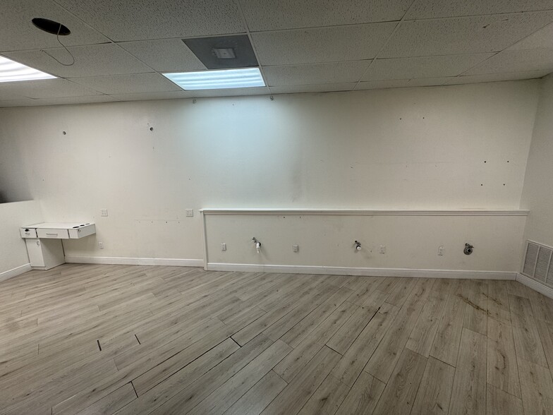 More Photos Of 3280 Commercial Way, Spring Hill Storefront Retail Office For Lease