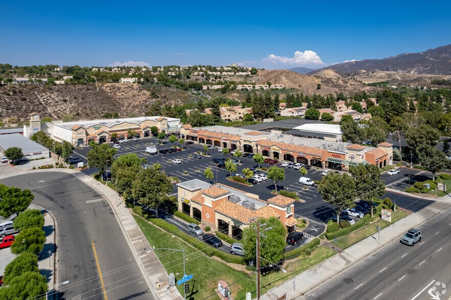 More Photos Of 23780 Newhall Ave, Santa Clarita Unknown For Lease