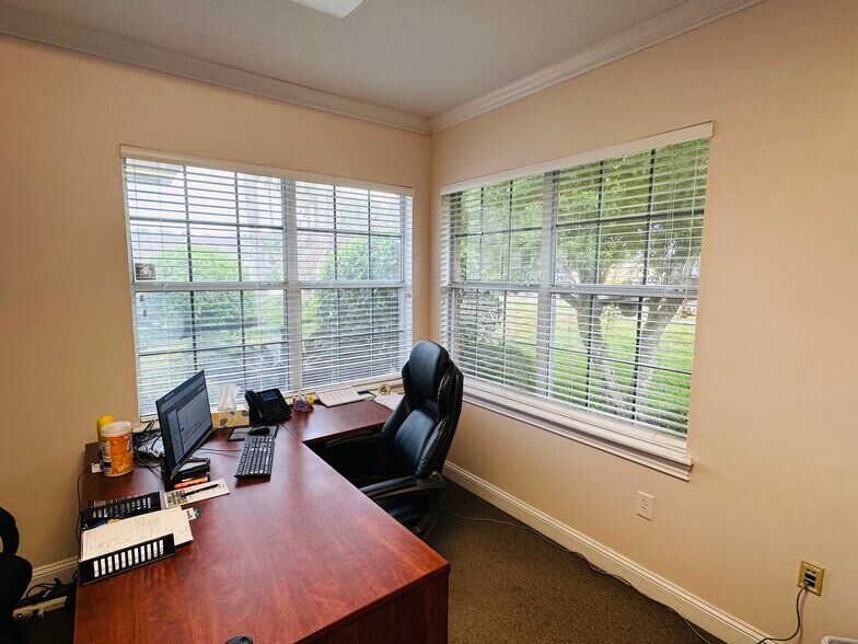 More Photos Of 6817 Southpoint Pky, Jacksonville Loft Creative Space For Lease