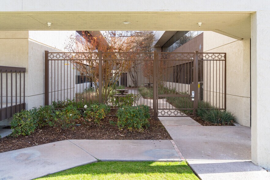 More Photos Of 5329 Office Centre Ct, Bakersfield Medical For Lease