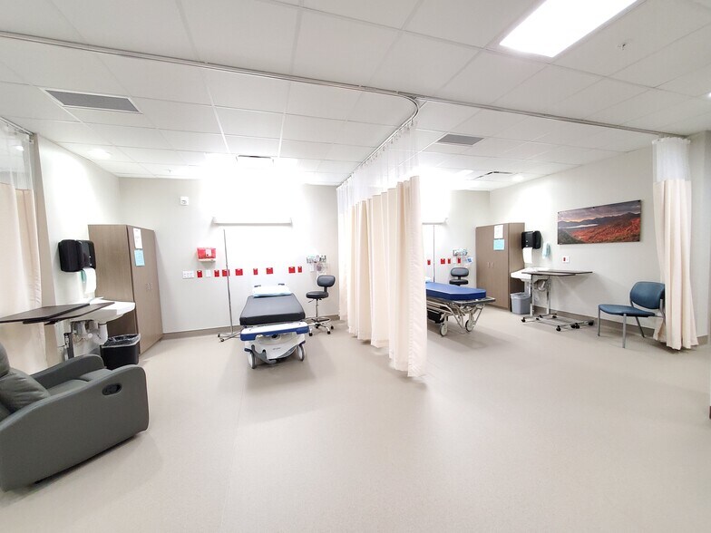 More Photos Of 5444 S Green St, Murray Medical For Lease
