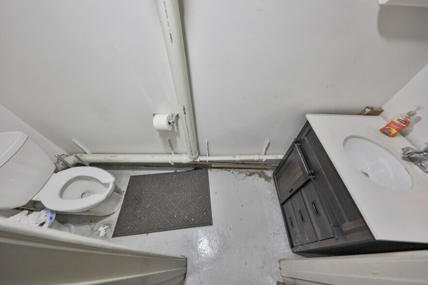 More Photos Of 915 Northampton St, Easton General Retail For Sale