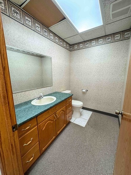 More Photos Of 2912 N Shields Blvd, Moore Manufacturing For Lease