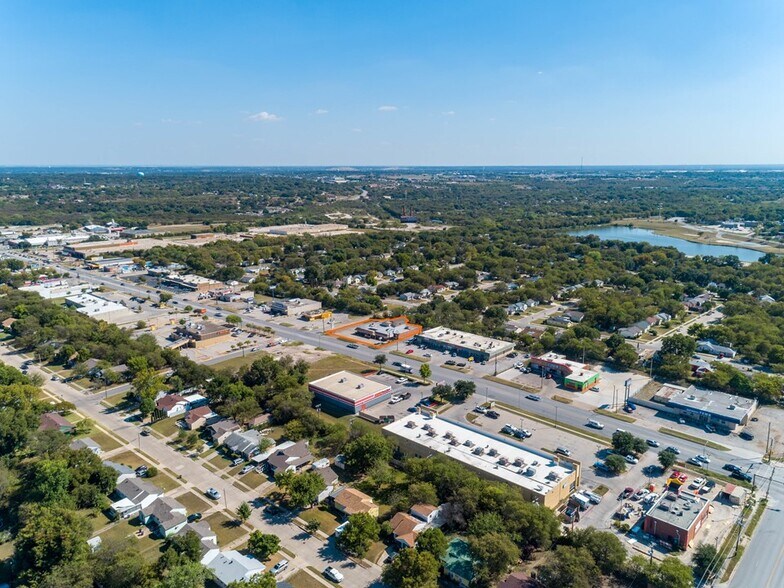 More Photos Of 944 E Berry St, Fort Worth Office For Sale
