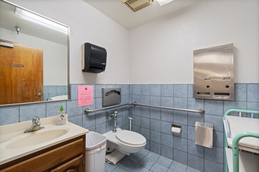 More Photos Of 3520 E Shields Ave, Fresno Medical For Sale