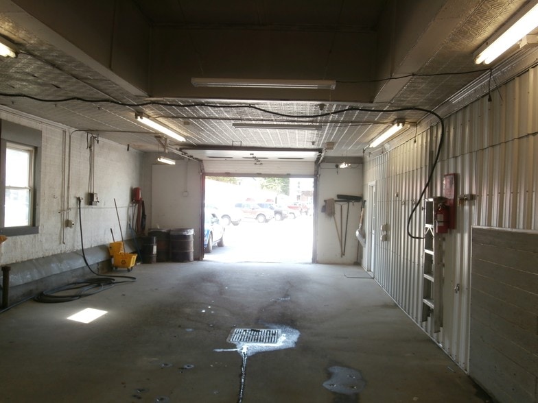 More Photos Of 19 Summer St, Dover-Foxcroft Auto Dealership For Sale