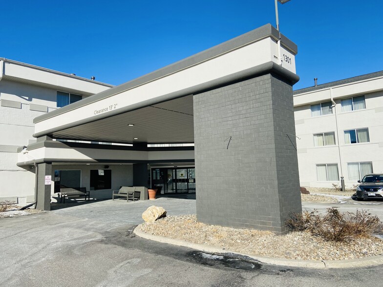 More Photos Of 1301 W Bond Cir, Lincoln Hotel For Sale