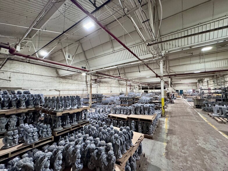 More Photos Of 510 N Pearl St, Macomb Industrial For Sale