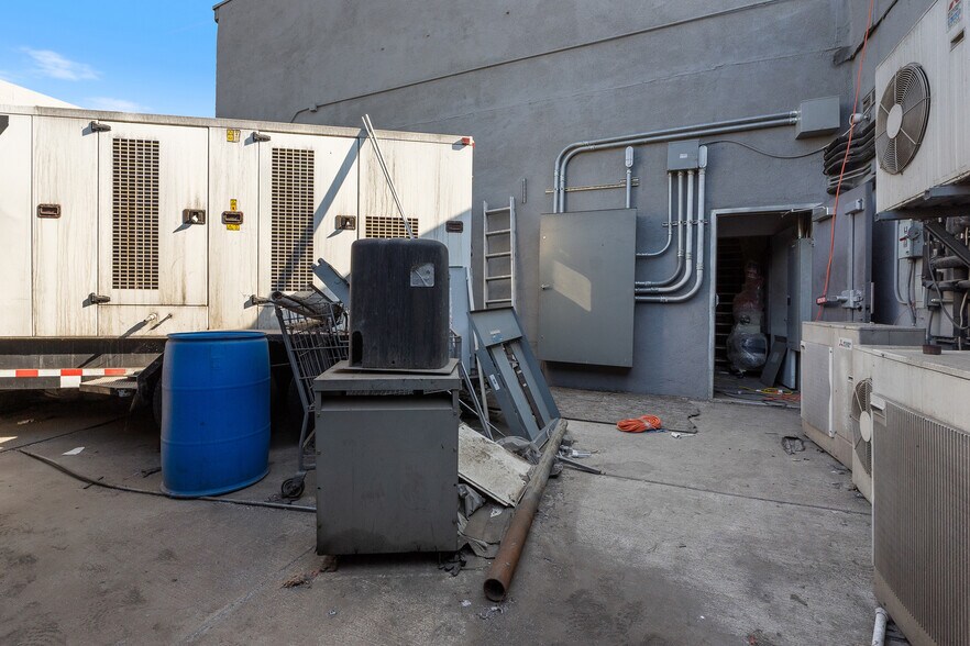More Photos Of 3501 Emery St, Los Angeles Manufacturing For Sale