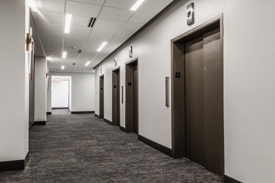 More Photos Of 36 S Pennsylvania St, Indianapolis Office For Lease