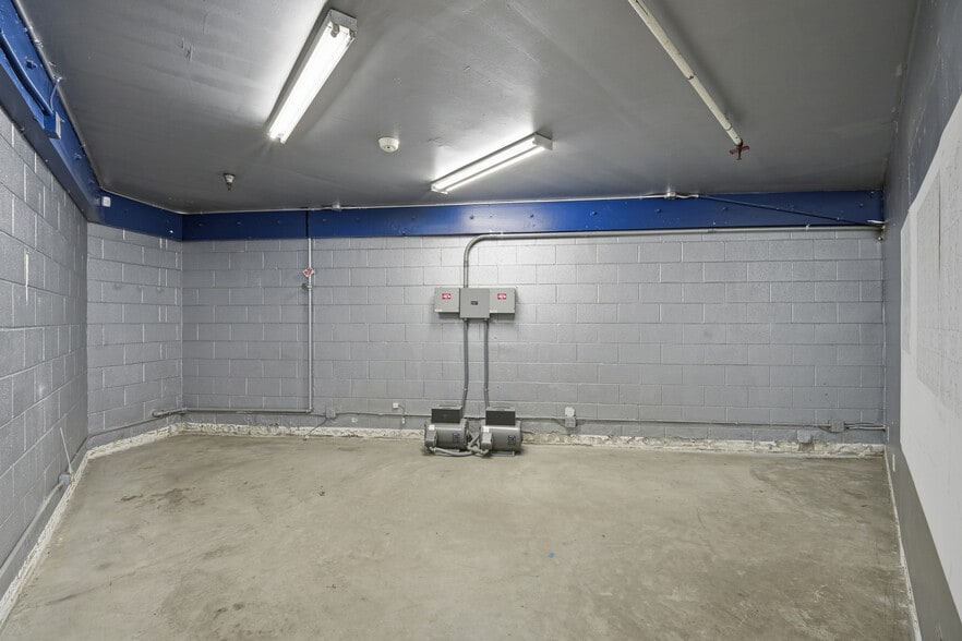 More Photos Of 805 Traction Ave, Los Angeles Showroom For Lease