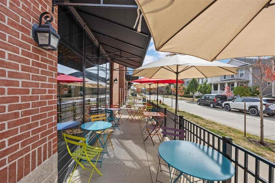 More Photos Of 1010 Martin St, Iowa City Office For Sale
