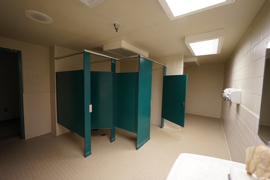 More Photos Of 1835 Treanor St, Saginaw Rehabilitation Center For Sale