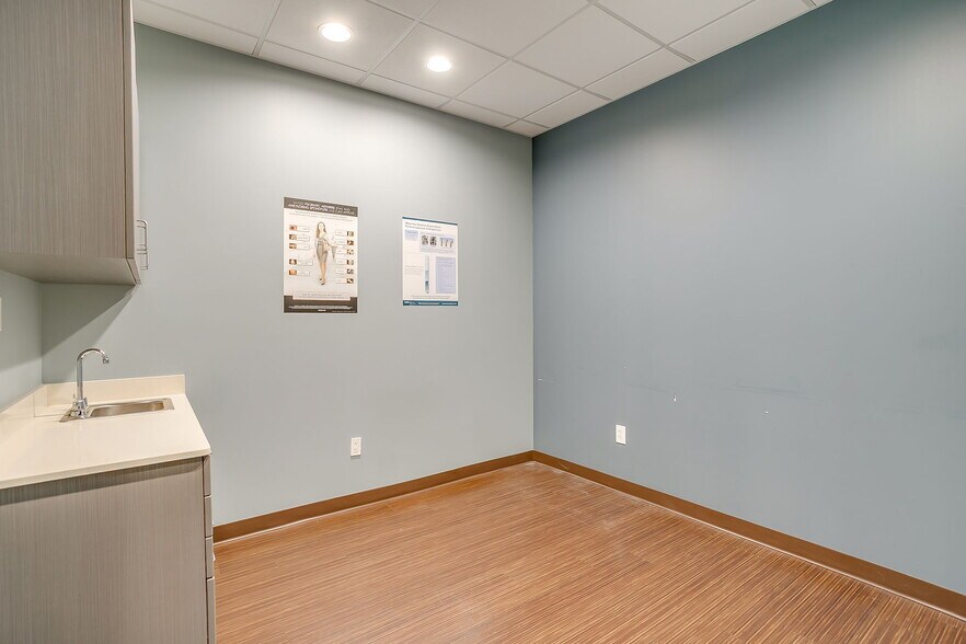 More Photos Of 221 Regency Pky, Mansfield Medical For Lease