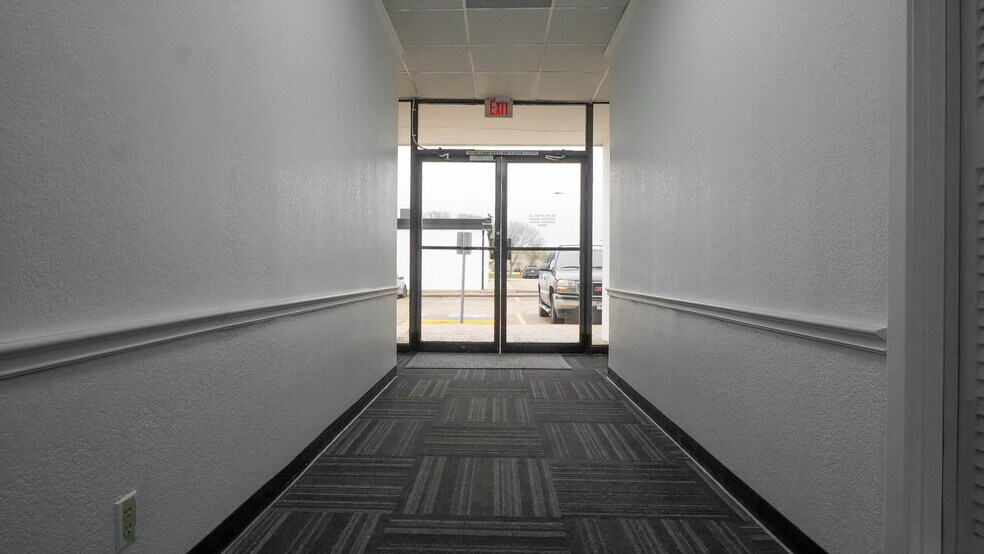 More Photos Of 8700 9th Ave, Port Arthur Office Residential For Lease