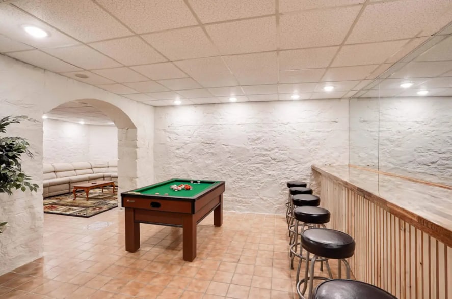 More Photos Of 211 Wisconsin Ave, Wisconsin Dells Hotel For Sale