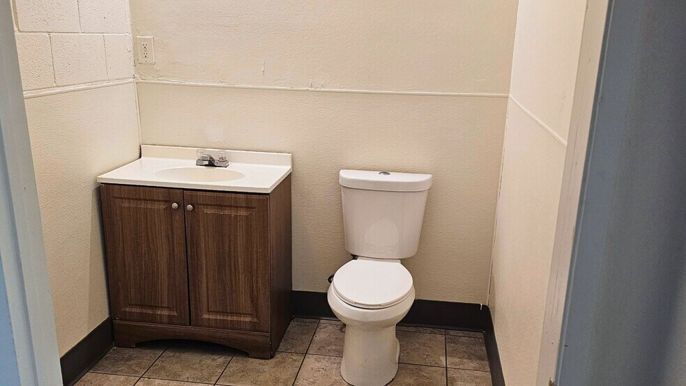 More Photos Of 9085 Mission Blvd, Jurupa Valley Storefront For Lease