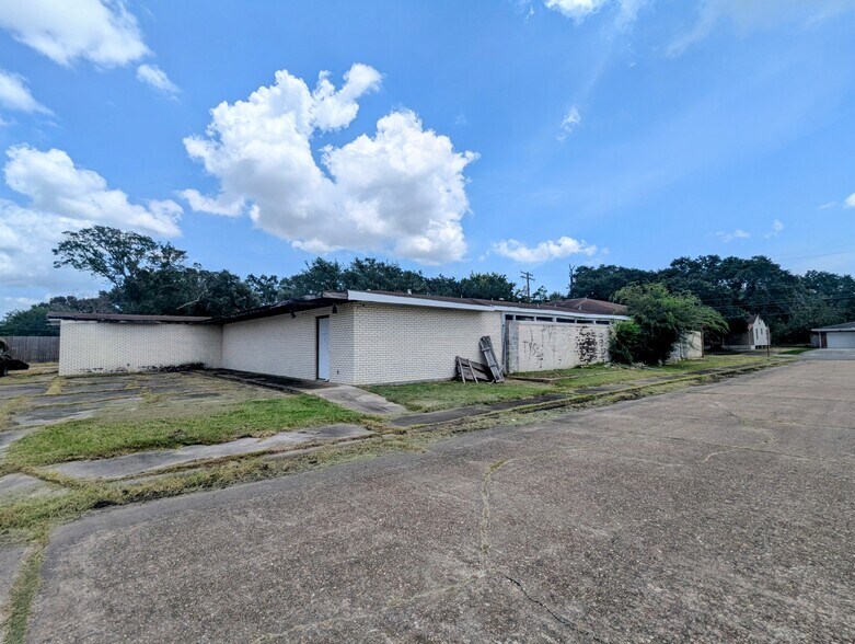 More Photos Of 3700 Doctors Dr, Port Arthur Office For Sale