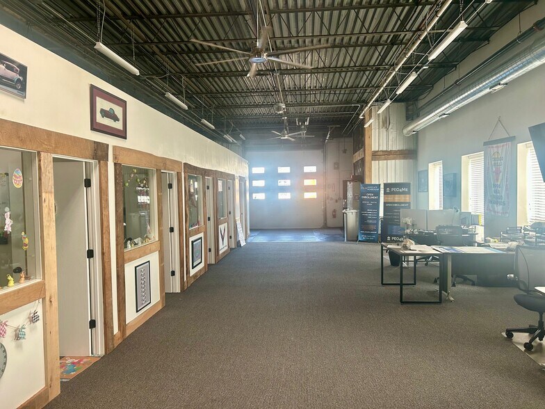 More Photos Of 610-642 Anthony Trl, Northbrook Light Distribution For Sale