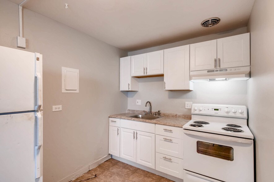 More Photos Of 1695 Clinton St, Aurora Apartments For Sale