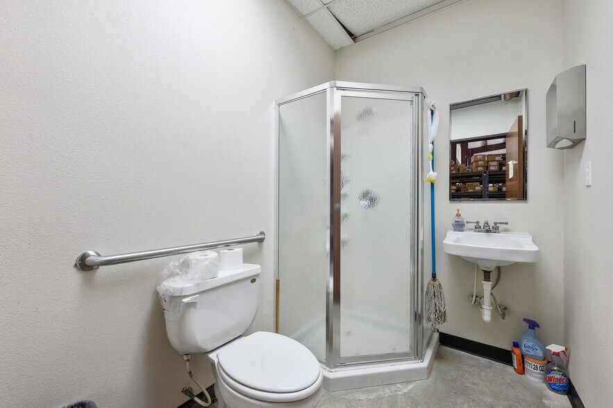 More Photos Of 165 Tecon Cv, Buda Warehouse For Lease