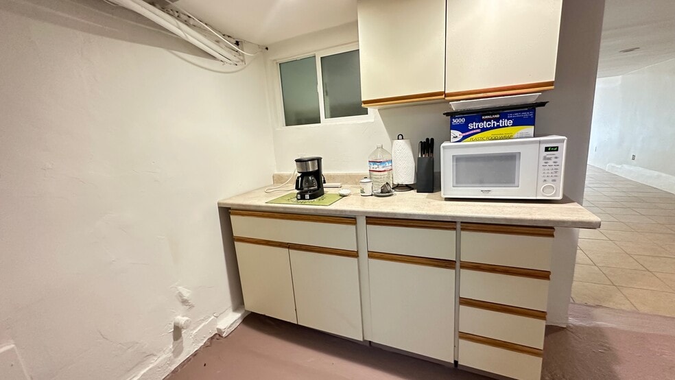 More Photos Of 2809-2815 Macdonald Ave, Richmond Office For Sale