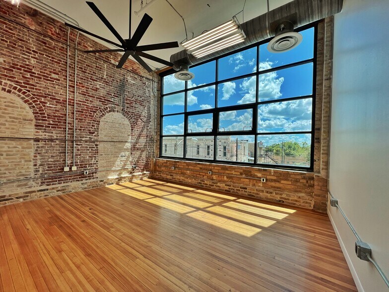 More Photos Of 201 N Main St, Taylor Storefront Retail Office For Sale