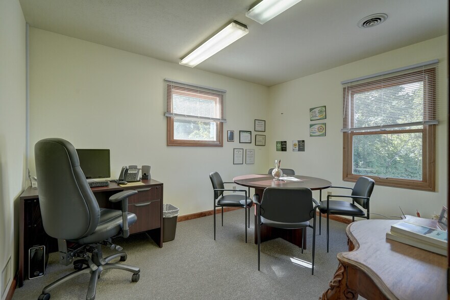 More Photos Of 2704 Lake Monticello Rd, Palmyra Office For Sale