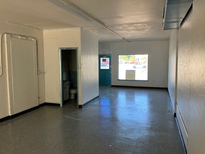 More Photos Of 12691-12695 Mcgregor Blvd, Fort Myers Unknown For Lease