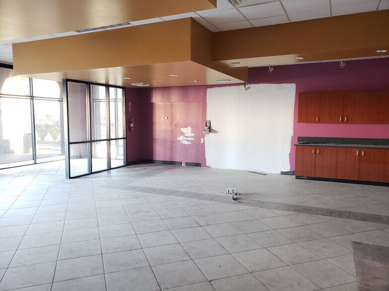 More Photos Of 2534 Rockwood Ave, Calexico Bank For Sale