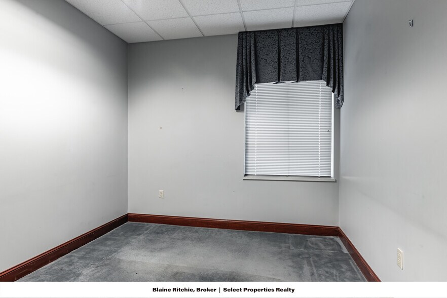 More Photos Of 1397 Elizabeth Pike, Mineral Wells Bank For Lease